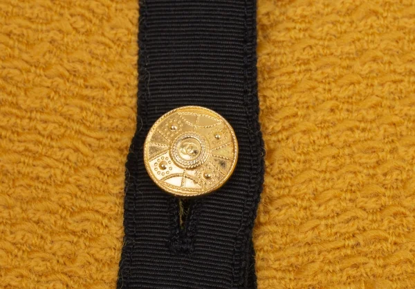 シャネルCHANEL 金ボタンノーカラートリミングツイードジャケット マスタード40 K-95884_006