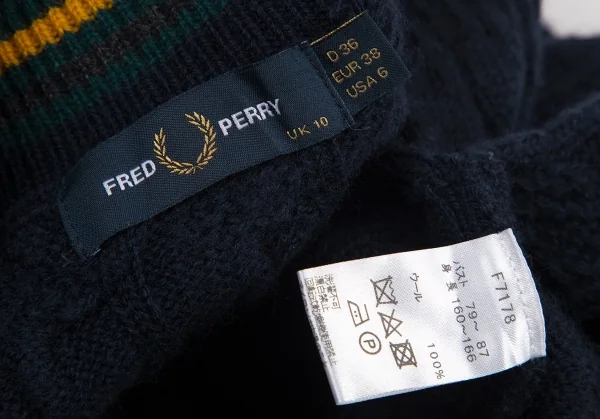 フレッドペリーFREDPERRY オフショルダーVネックケーブルニットセーター 紺10 K-96002_012