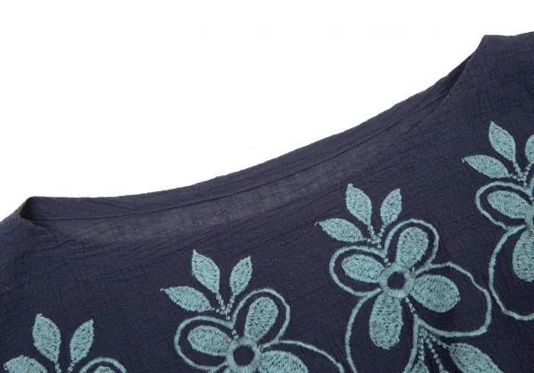 イッセイミヤケ ミーISSEY MIYAKE me フラワー刺繍クレープドルマンカットソー 紺M位 K-96144_004