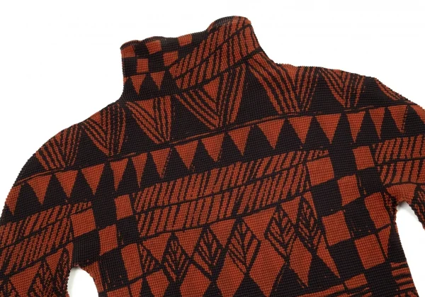 イッセイミヤケ ミーISSEY MIYAKE me 手書き風ジオメトリックプリントニットプリーツハイネックカットソー 茶黒M位 K-96148_003