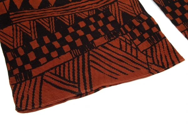 イッセイミヤケ ミーISSEY MIYAKE me 手書き風ジオメトリックプリントニットプリーツハイネックカットソー 茶黒M位 K-96148_008