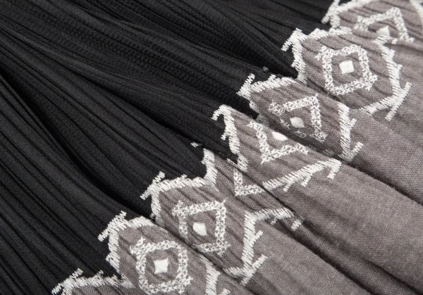 プリーツプリーズPLEATS PLEASE 裾異素材刺繍切替プリーツノースリーブワンピース 黒グレーM位 K-96840_013