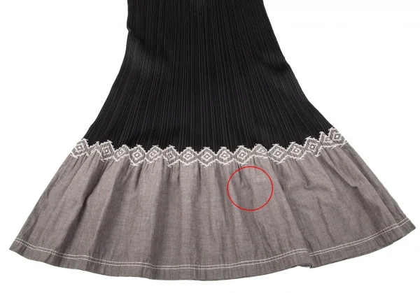 プリーツプリーズPLEATS PLEASE 裾異素材刺繍切替プリーツノースリーブワンピース 黒グレーM位 K-96840_005