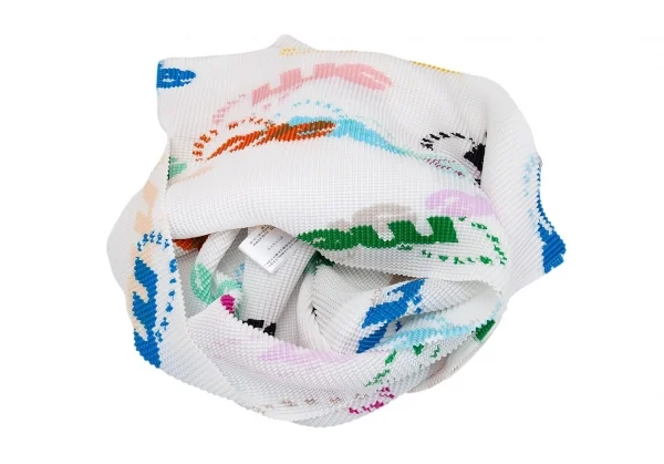 イッセイミヤケ ミーISSEY MIYAKE me ロゴプリントプリーツクラッチバッグ 白 K-96898_011