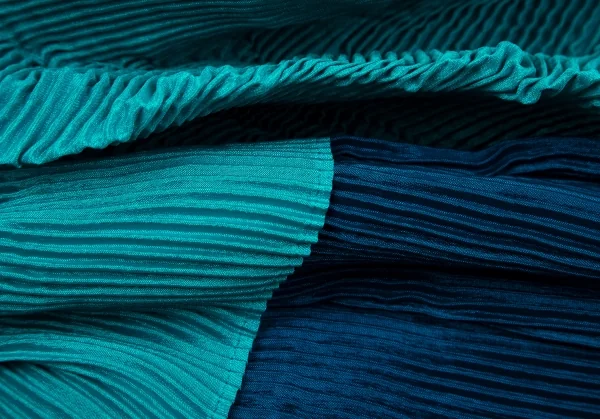 イッセイミヤケISSEY MIYAKE バイカラーレイヤードプリーツワンピース ターコイズ青2 K-97158_014