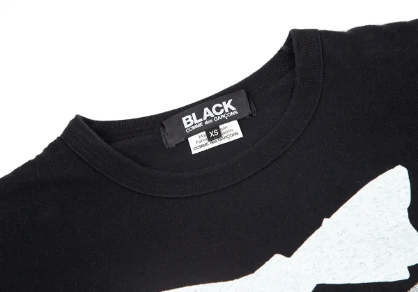 ブラックコムデギャルソンBLACK COMME des GARCONS リボンプリントTシャツ 黒XS K-97844_003