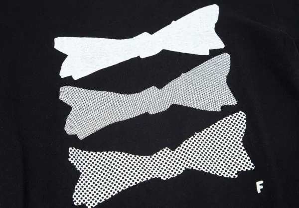 ブラックコムデギャルソンBLACK COMME des GARCONS リボンプリントTシャツ 黒XS K-97844_004