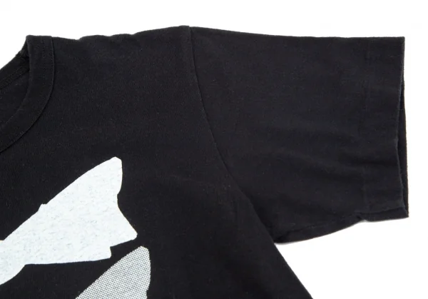 ブラックコムデギャルソンBLACK COMME des GARCONS リボンプリントTシャツ 黒XS K-97844_006