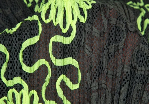 プリーツプリーズPLEATS PLEASE 花柄刺繍プリーツ半袖トップス 深緑グレー黄5 K-98321_011