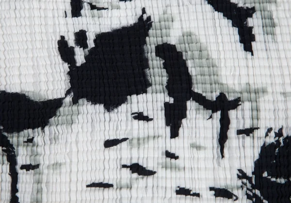 イッセイミヤケ ミーISSEY MIYAKE me 水墨画プリントニットプリーツショートスリーブTシャツ 白黒M位 K-98488_010