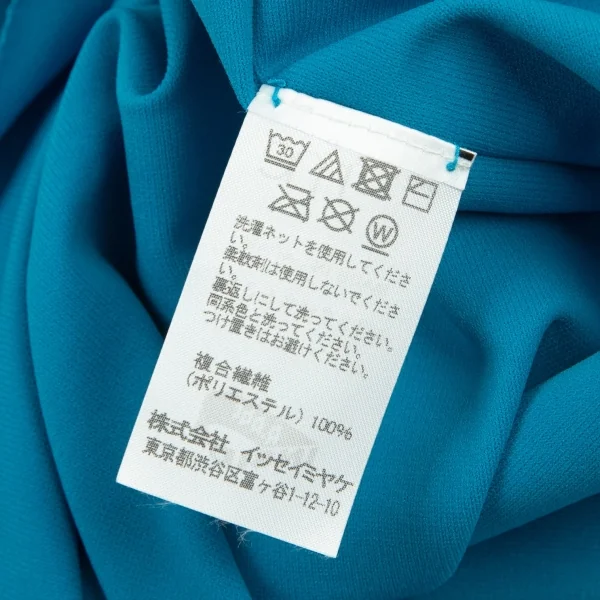イッセイミヤケ ミーISSEY MIYAKE me ポリ裁ち切りドルマン半袖カットソー 水色F K-98622_012