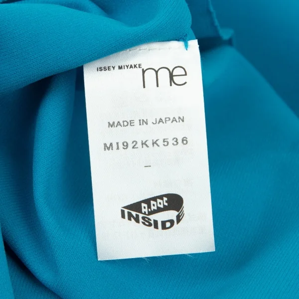 イッセイミヤケ ミーISSEY MIYAKE me ポリ裁ち切りドルマン半袖カットソー 水色F K-98622_013