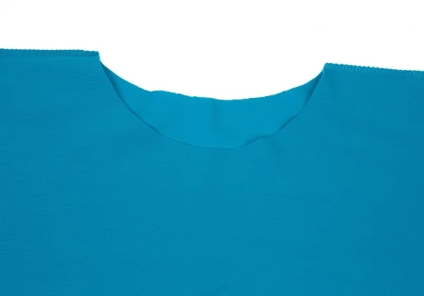 イッセイミヤケ ミーISSEY MIYAKE me ポリ裁ち切りドルマン半袖カットソー 水色F K-98622_003