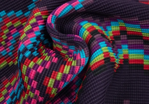 イッセイミヤケ ミーISSEY MIYAKE me ギザギザプリントブロックプリーツハイネックカットソー 紺マルチF K-98626_012