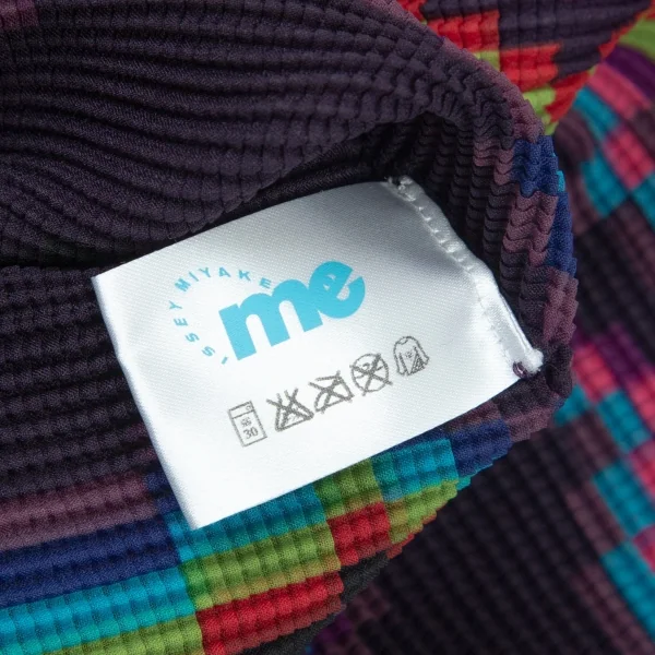 イッセイミヤケ ミーISSEY MIYAKE me ギザギザプリントブロックプリーツハイネックカットソー 紺マルチF K-98626_014