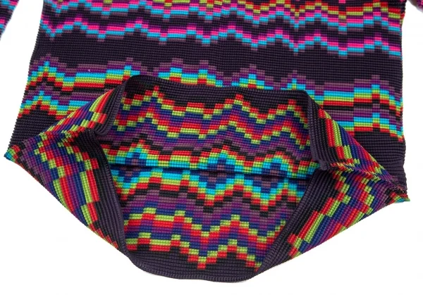イッセイミヤケ ミーISSEY MIYAKE me ギザギザプリントブロックプリーツハイネックカットソー 紺マルチF K-98626_009