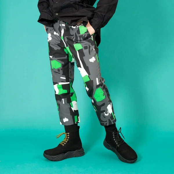 コムデギャルソン オムプリュスCOMME des GARCONS HOMME PLUS ポリ総柄プリントクロップドパンツ 黒グレー緑白M K-98804_018