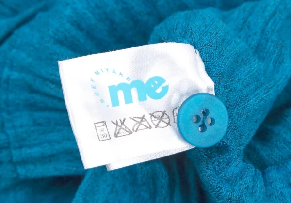 イッセイミヤケ ミーISSEY MIYAKE me 横プリーツハイネックビッグシルエットカーディガン 青F K-100462_015