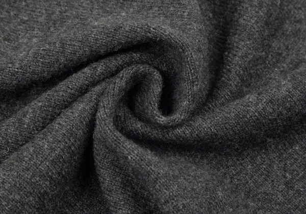 マドモアゼルノンノンMademoiselle NON NONウールヘンリーネックロゴ刺繍ニットベスト チャコールM K-101000_012