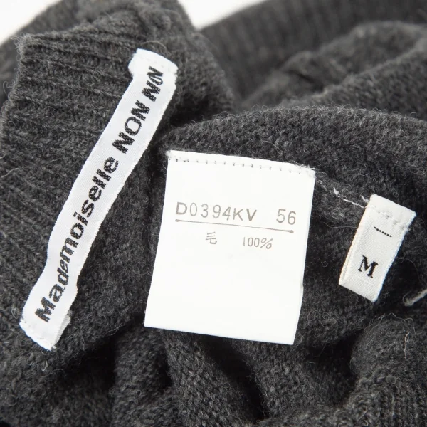 マドモアゼルノンノンMademoiselle NON NONウールヘンリーネックロゴ刺繍ニットベスト チャコールM K-101000_013