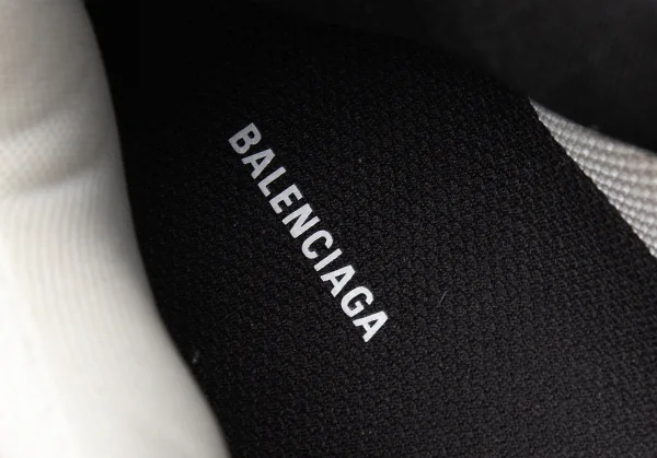 バレンシアガBALENCIAGA トリプルS ダッドスニーカー オフ赤黄他28.5 K-101195_016