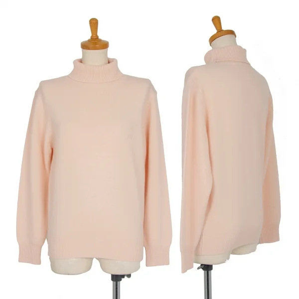 マドモアゼルノンノンMademoiselle NON NON ワンポイント刺繍タートルネックニットセーター 薄ピンクM位 K-101434_001