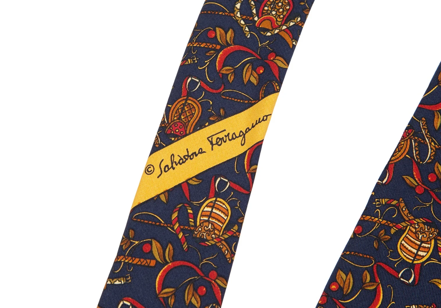 サルバトーレフェラガモSalvatore Ferragamo 木の実総柄シルク