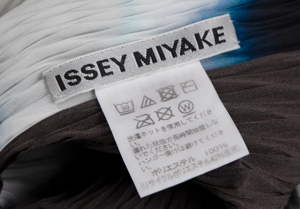 イッセイミヤケISSEY MIYAKE ぼかしプリントプリーツショートジャケット 白黒2 K-102231_018