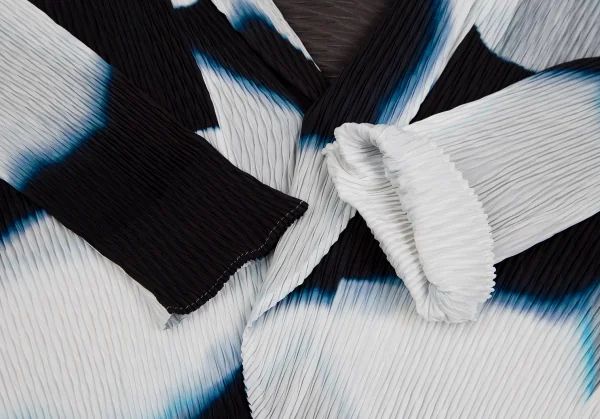 イッセイミヤケISSEY MIYAKE ぼかしプリントプリーツショートジャケット 白黒2 K-102231_006