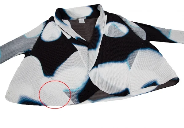 イッセイミヤケISSEY MIYAKE ぼかしプリントプリーツショートジャケット 白黒2 K-102231_007
