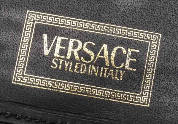 ヴェルサーチVERSACE ダイヤエンボスサンバーストグレカカードケース 黒ゴールド K-102336_010