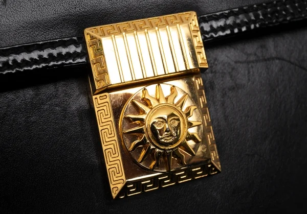 ジャンニヴェルサーチGIANNI VERSACE サンバーストバニティバッグ 黒ゴールド K-102338_013