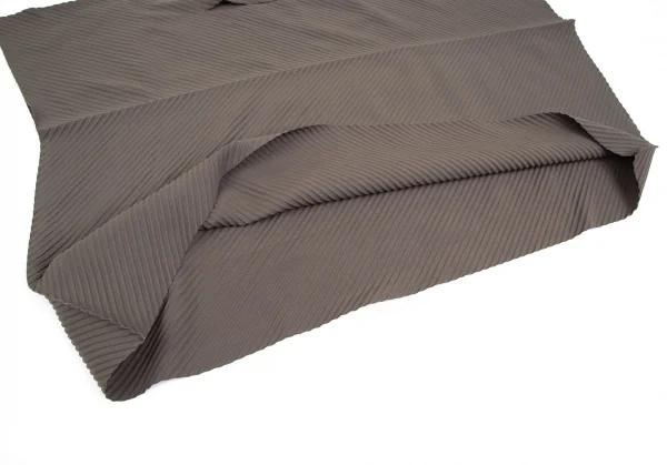 イッセイミヤケ ミーISSEY MIYAKE me A-POC INSIDE 斜行プリーツドルマンスクエアシルエットトップス モカFree K-102405_005