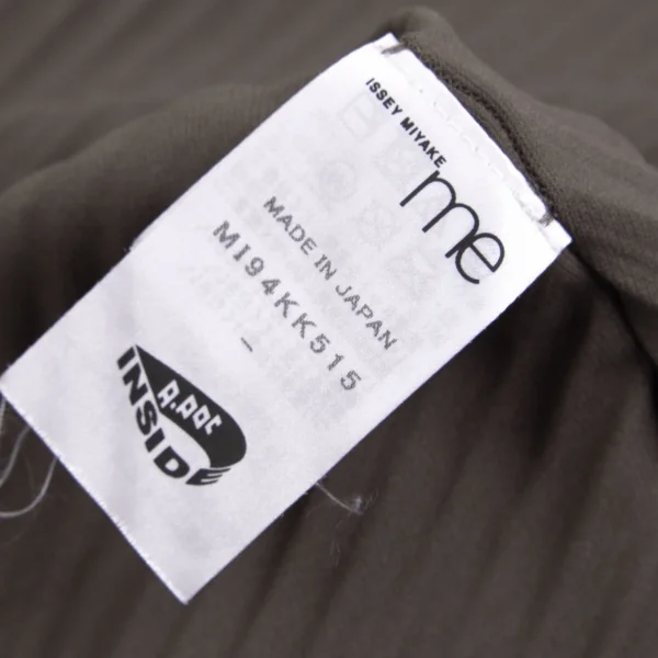 イッセイミヤケ ミーISSEY MIYAKE me A-POC INSIDE 斜行プリーツドルマンスクエアシルエットトップス モカFree K-102405_009