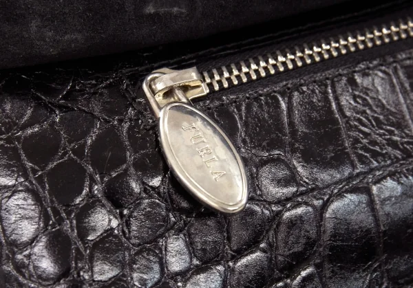 フルラFURLA クロコ型押しダブルフラップクラッチバッグ 黒 K-102504_007