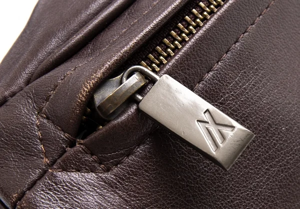 ISSEY MIYAKE ACCESSORY Leather Triangle Body Bag K-102849_011