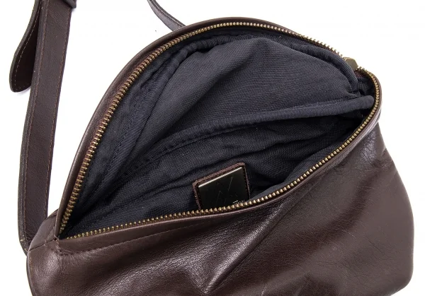 ISSEY MIYAKE ACCESSORY Leather Triangle Body Bag K-102849_012