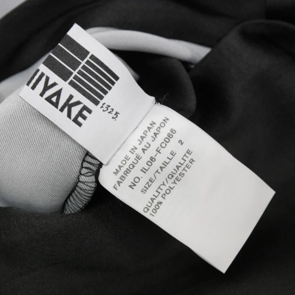 イッセイミヤケISSEY MIYAKE 132 5. リバーシブルステッチ折り畳みブルゾン 黒2 K-102970_020