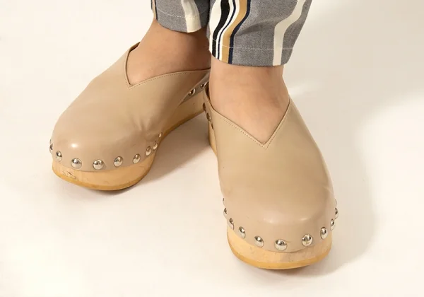 ピッピシックPIPPICHIC Vカットスタッズサボサンダル ベージュ37.5（24位） K-103552_015
