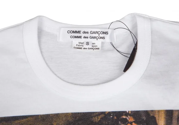 新品!コムコム コムデギャルソンCOMME des GARCONS クルエラフォトプリントTシャツ 白S K-103764_002