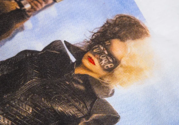 新品!コムコム コムデギャルソンCOMME des GARCONSクルエラフォトプリントTシャツ 白M K-103765_006