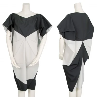 イッセイミヤケISSEY MIYAKE 132 5. OPEN FOLIO 両面転写ワンピース 黒生成