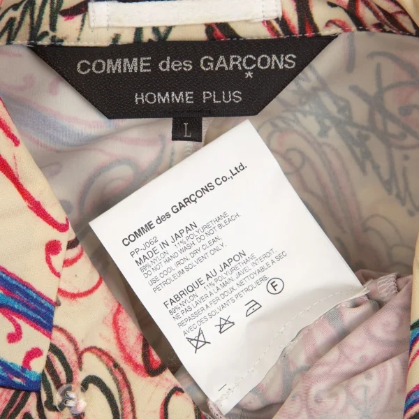 コムデギャルソン オムプリュスCOMME des GARCONS HOMME PLUS ストレッチタトゥープリントスワロウテイルジャケット クリーム赤L K-103903_016