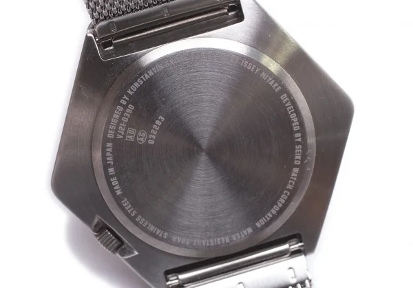 イッセイミヤケISSEY MIYAKE Designed by Konstantin Grcic コンスタンティン・グルチッチ ROKU 六角形ステンレススチールウォッチ 腕時計 シルバー K-104096_011