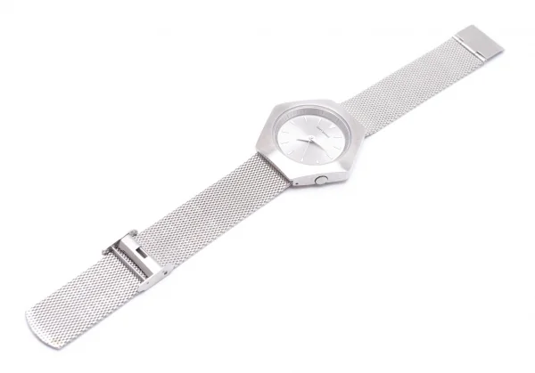 イッセイミヤケISSEY MIYAKE Designed by Konstantin Grcic コンスタンティン・グルチッチ ROKU 六角形ステンレススチールウォッチ 腕時計 シルバー K-104096_004