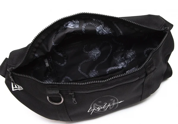 ヨウジヤマモト プールオム×ニューエラYohji Yamamoto POUR HOMME×NEWERA 裏地ブルドッグチェーンロゴ刺繍ナイロンウエストバッグ 黒 K-104247_009