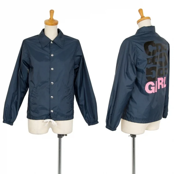 コムデギャルソンガールCOMME des GARCONS GIRL バックロゴプリントコーチジャケット 紺S K-104587_001