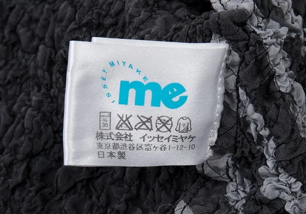 イッセイミヤケ ミーISSEY MIYAKE me 斜めストライプカリフラワータンクトップ グレーF K-104719_012