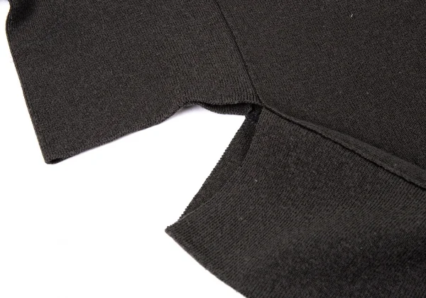 イッセイミヤケISSEY MIYAKE カッティングデザインリブニットトップス チャコールM位 K-104900_010