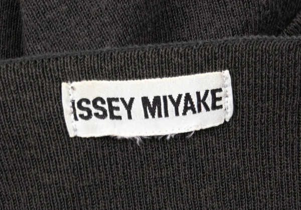 イッセイミヤケISSEY MIYAKE カッティングデザインリブニットトップス チャコールM位 K-104900_014